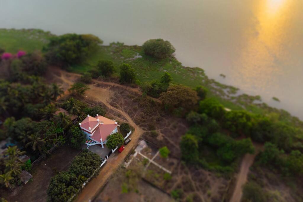 Lake View VillaGandaulim エクステリア 写真