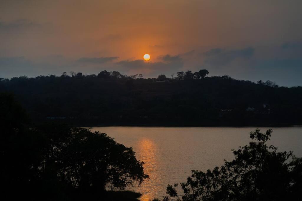 Lake View VillaGandaulim エクステリア 写真