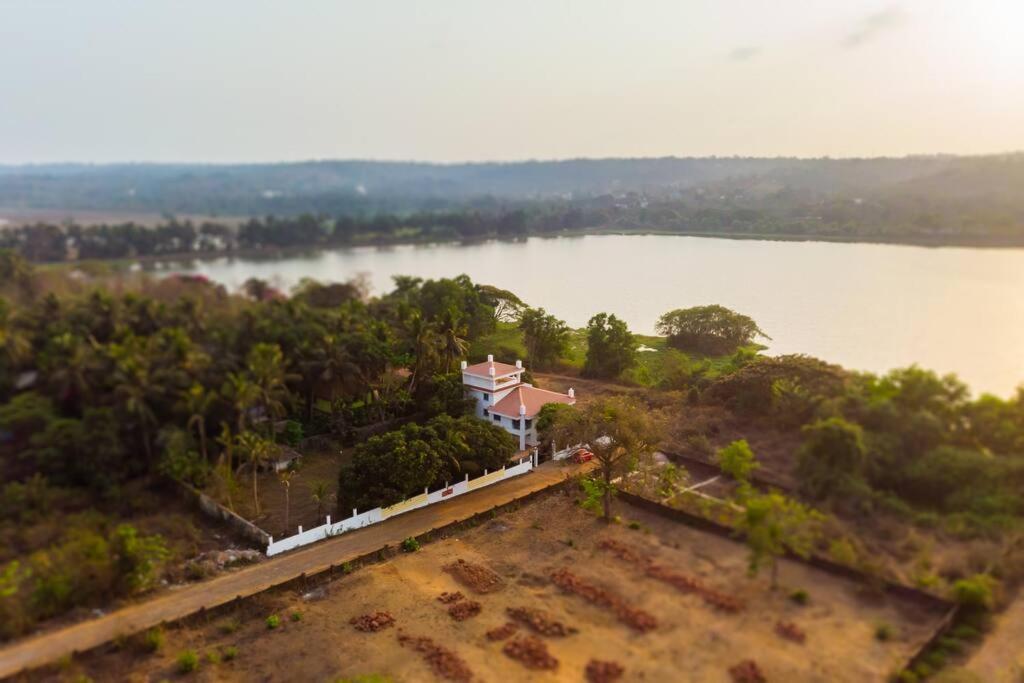 Lake View VillaGandaulim エクステリア 写真