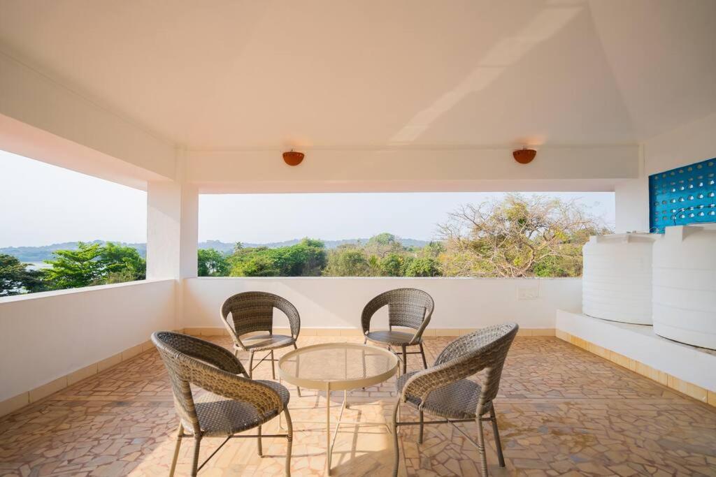 Lake View VillaGandaulim エクステリア 写真